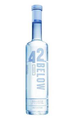 vodka-42 below-bottiglia